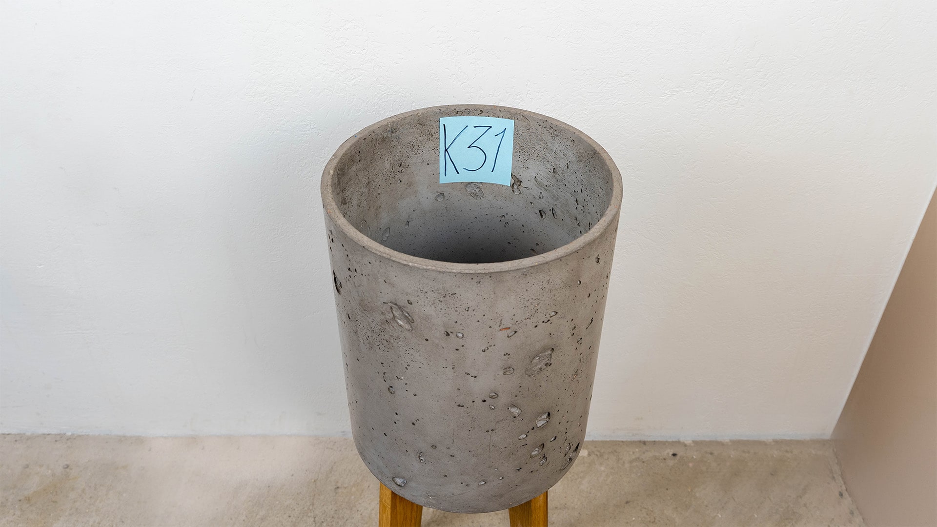 Кашпо из бетона «S-L» К31